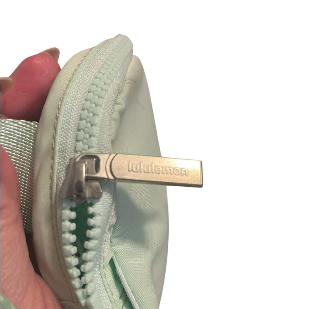 Lululemon Everywhere Belt Bag – Mint Green - Picture 7 of 8